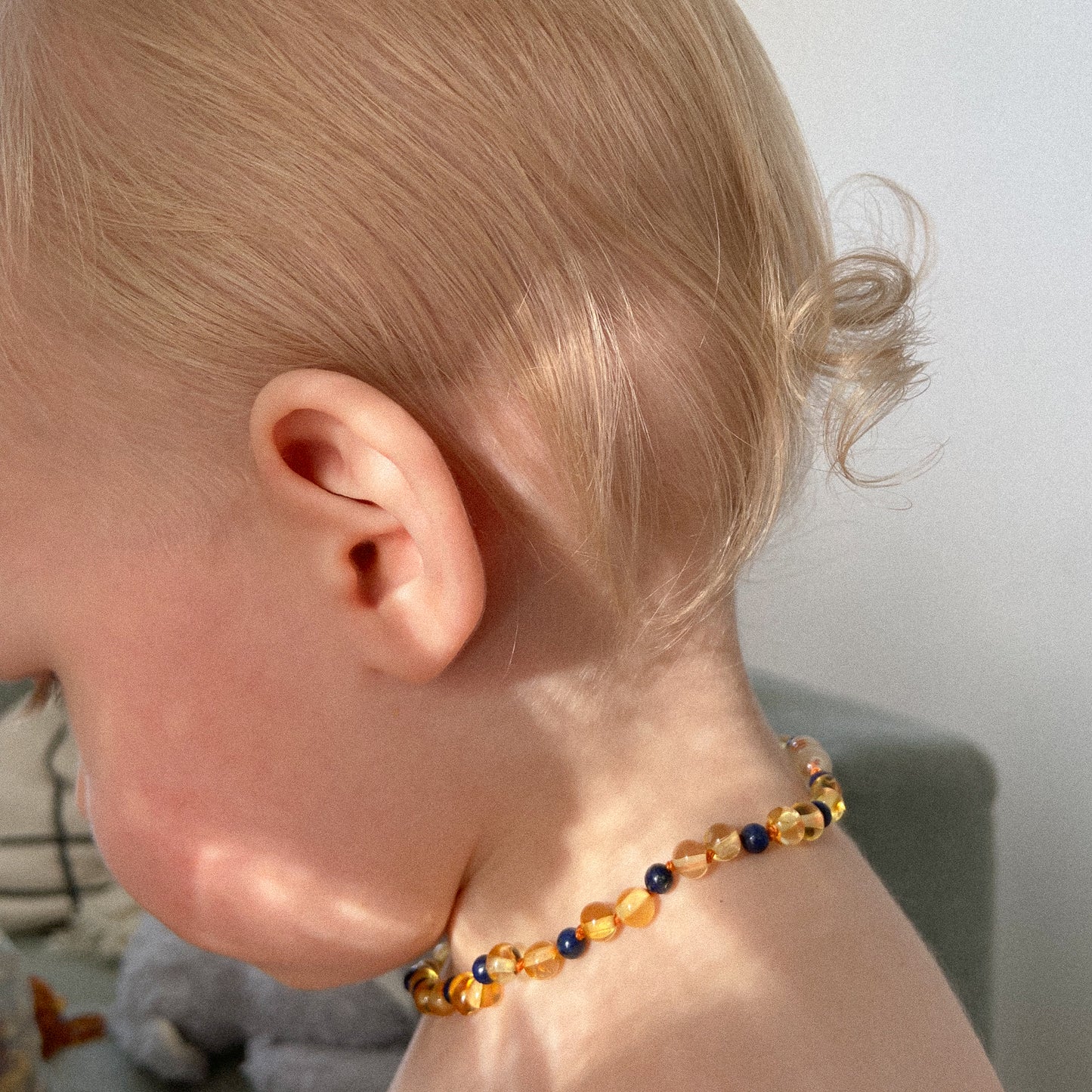 Amber choker with blue amethyst
