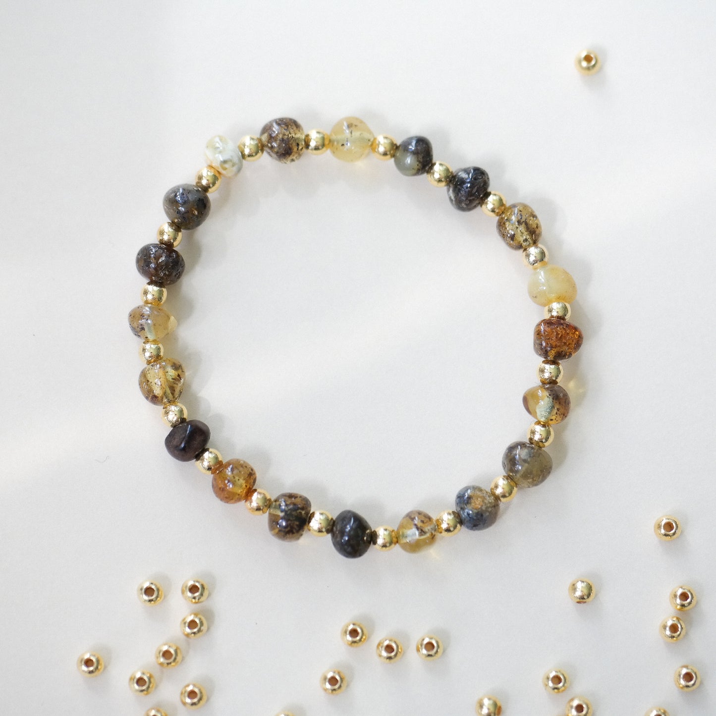 Chic amber bracelets with gold colour spacers