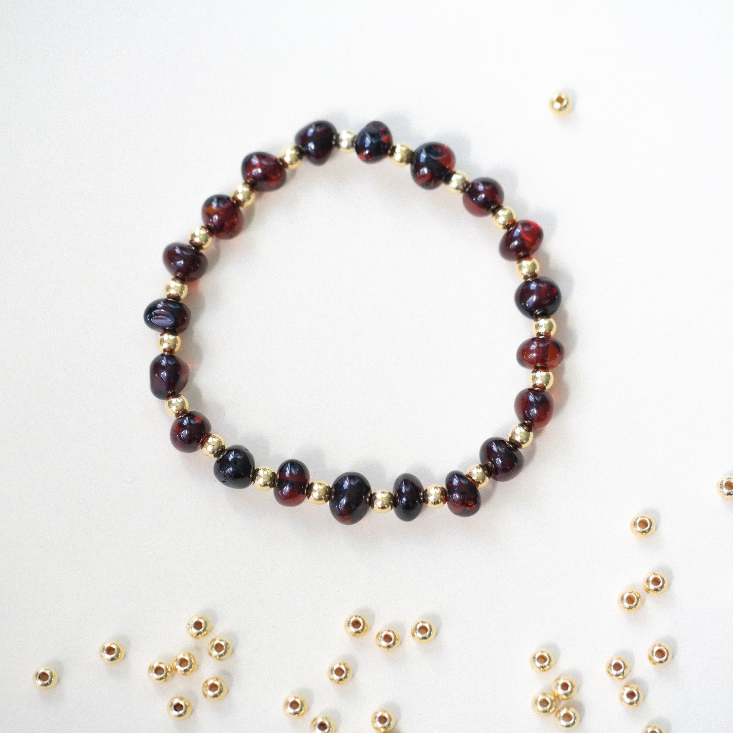 Chic amber bracelets with gold colour spacers