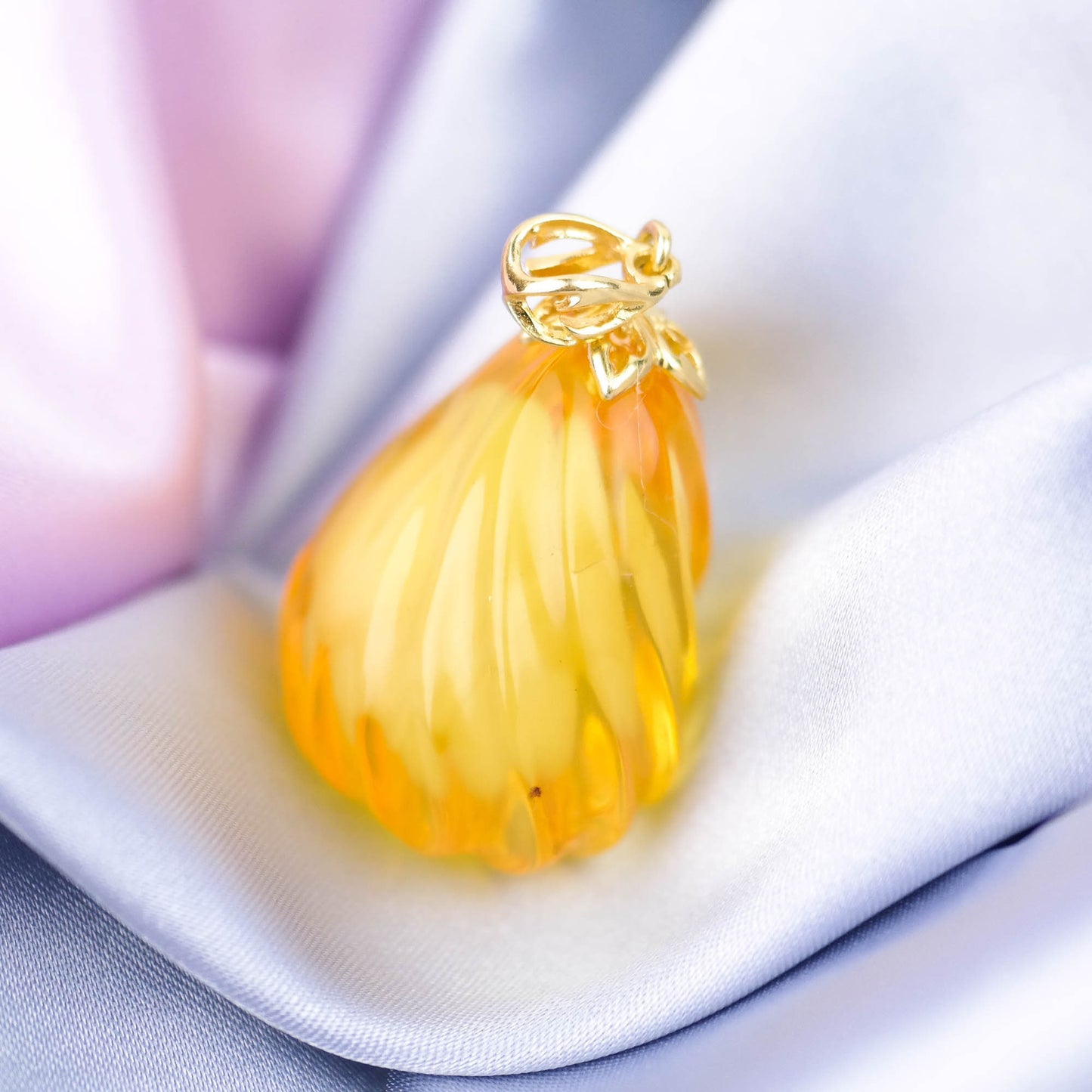 Stunning natural amber gold plated pendant