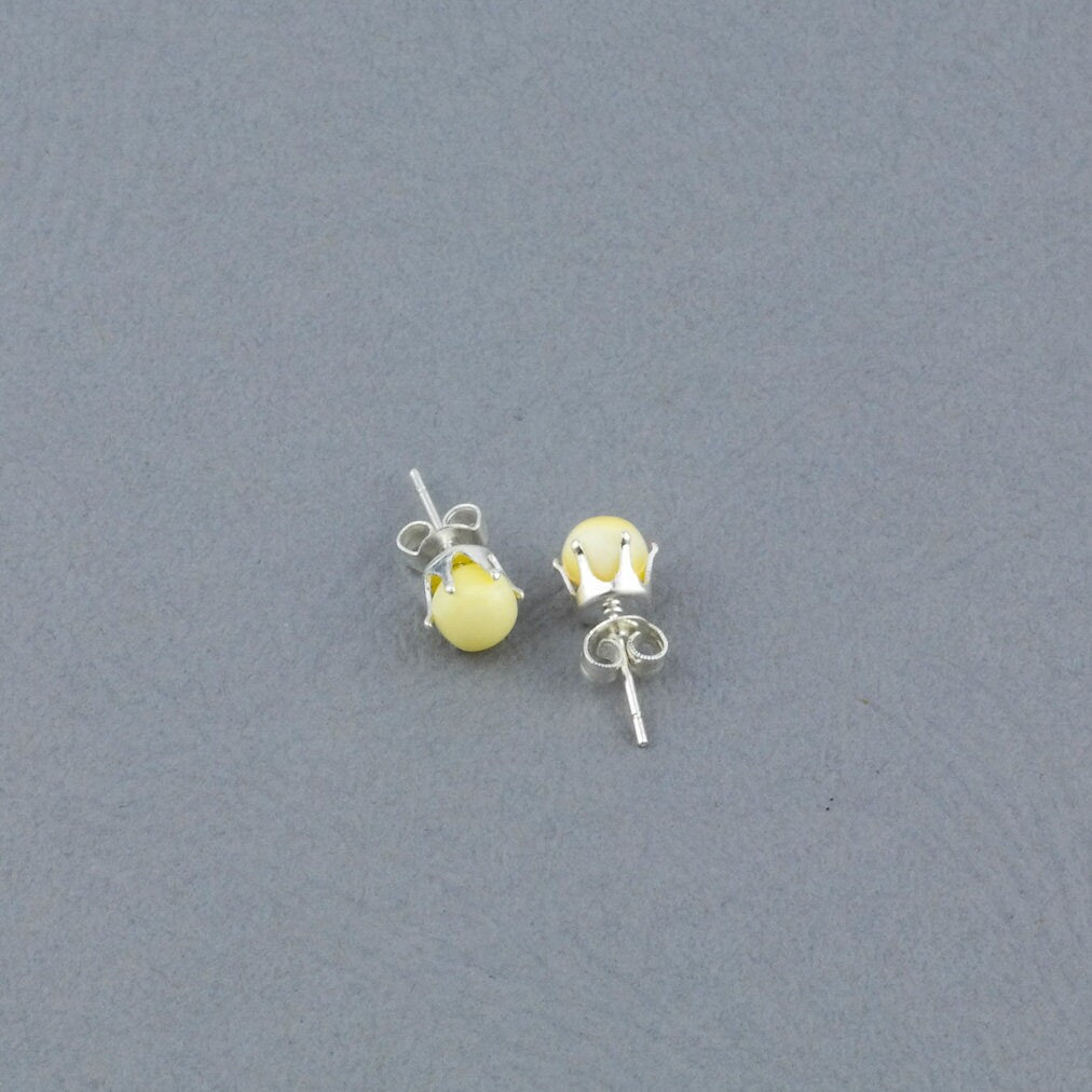 Stud amber earrings