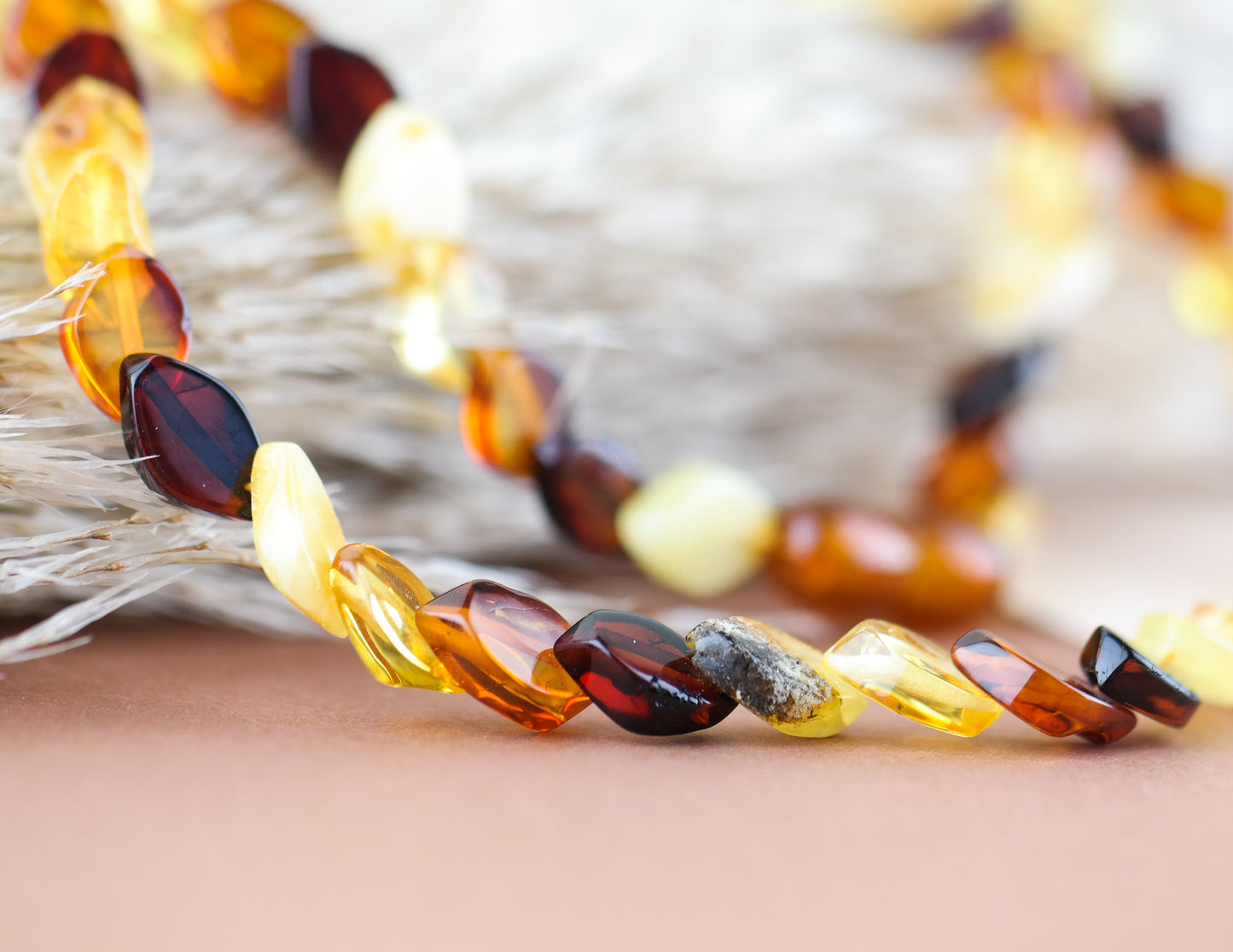 Multicolour tear drop amber necklace