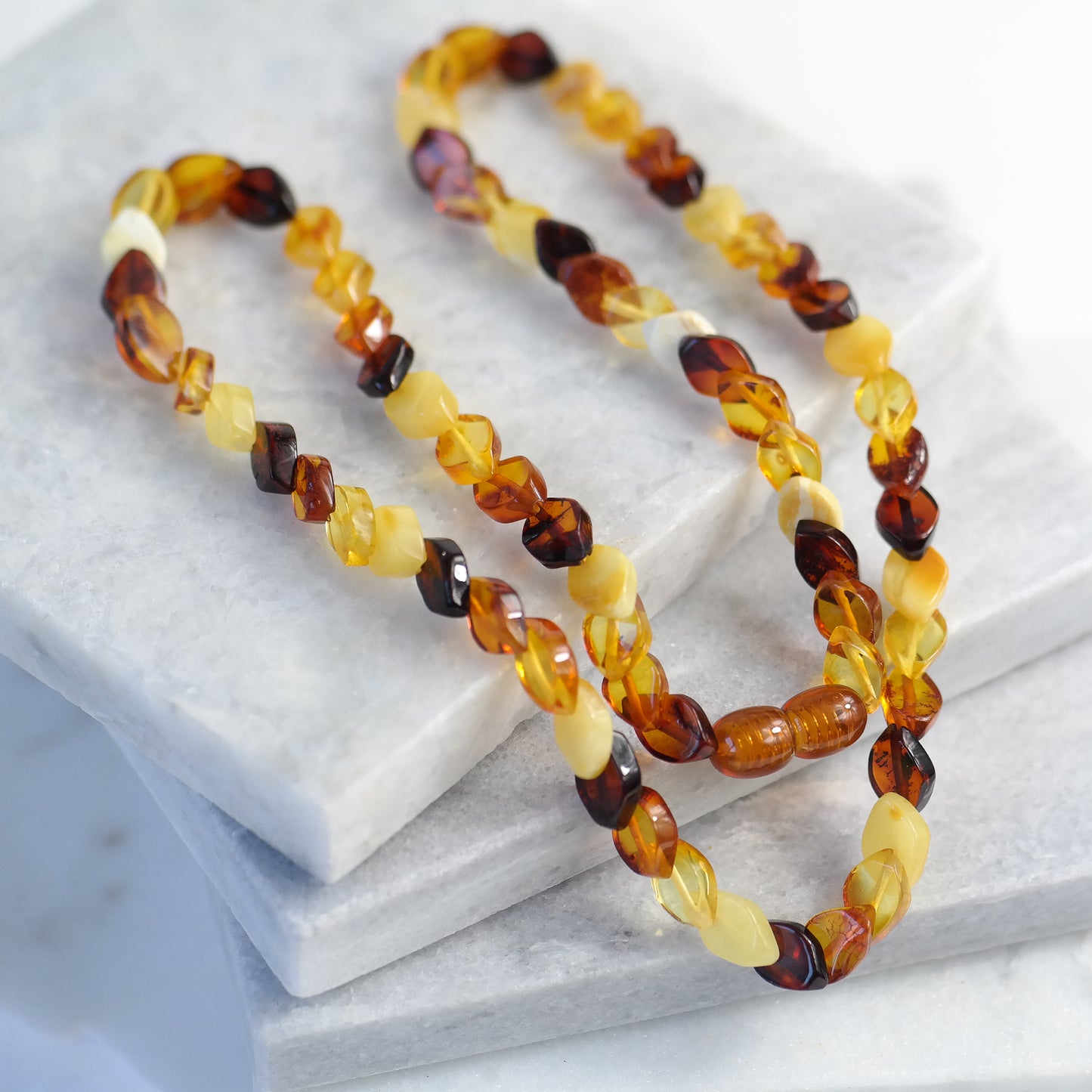 Multicolour tear drop amber necklace