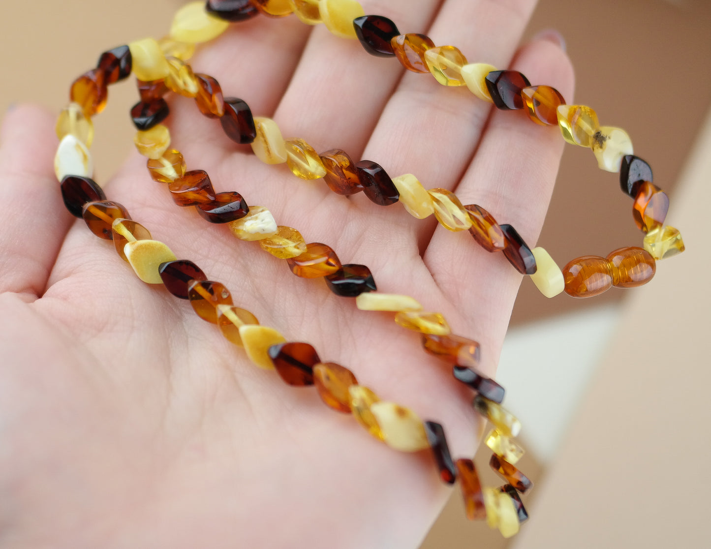 Multicolour tear drop amber necklace