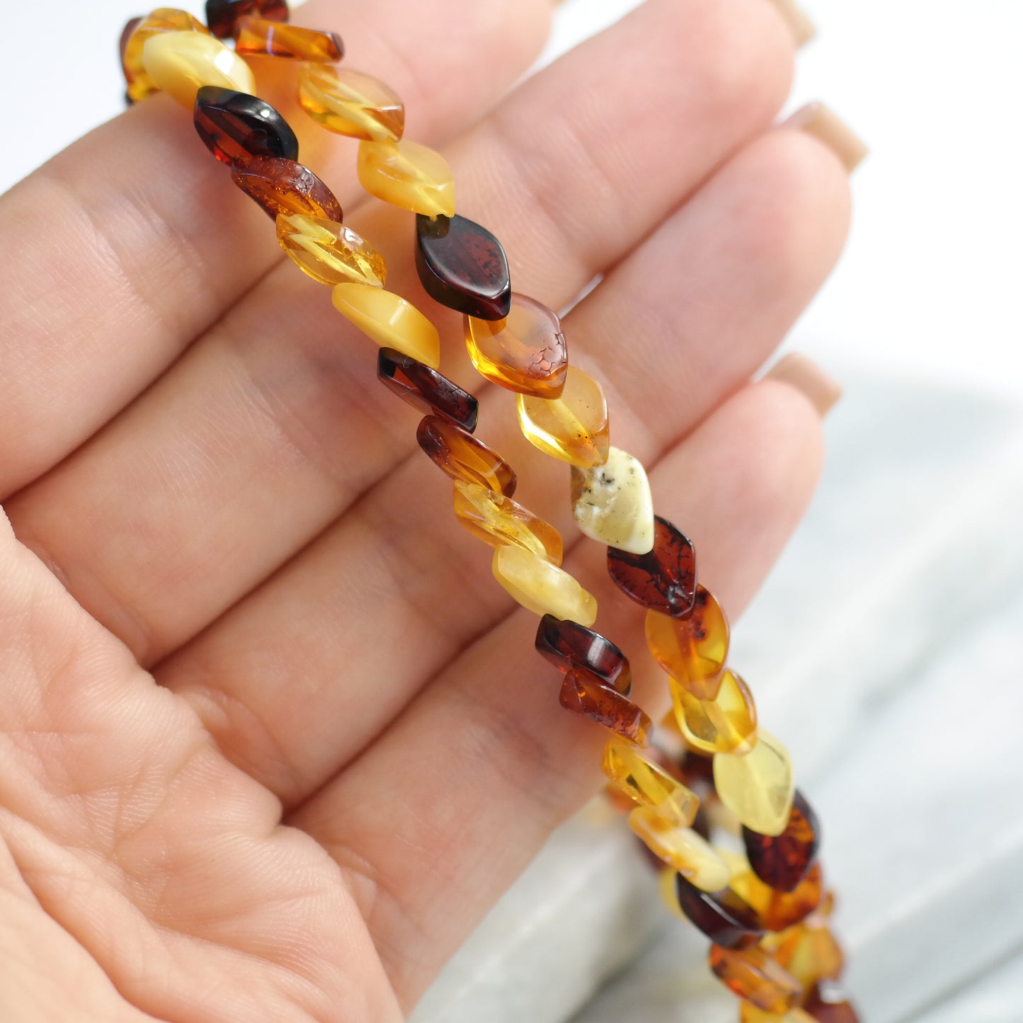 Multicolour tear drop amber necklace