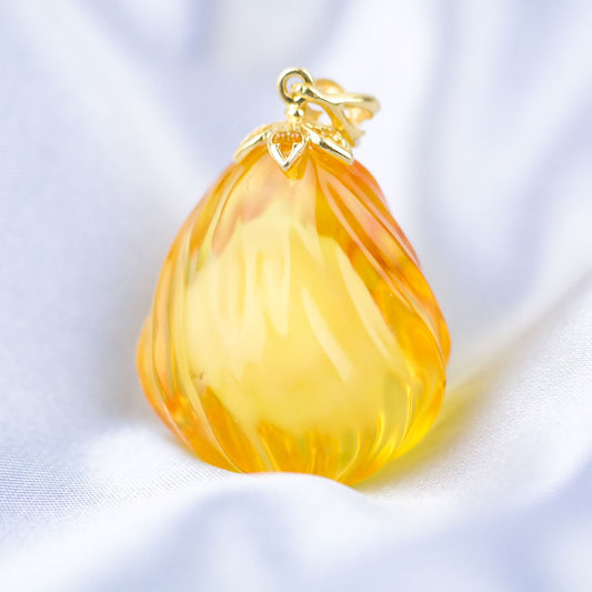 Stunning natural amber gold plated pendant