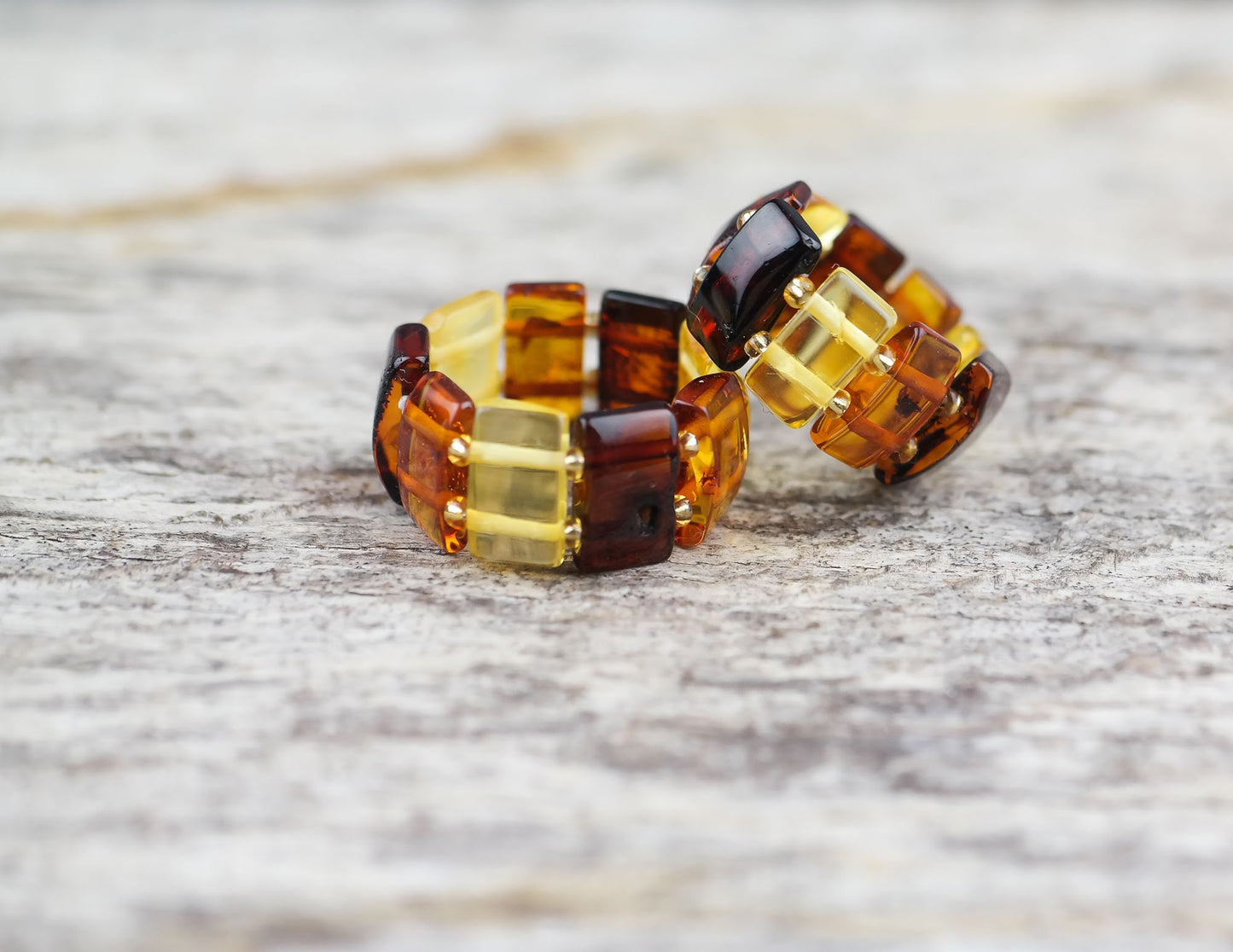 Elastic amber ring