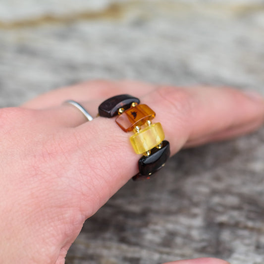 Elastic amber ring